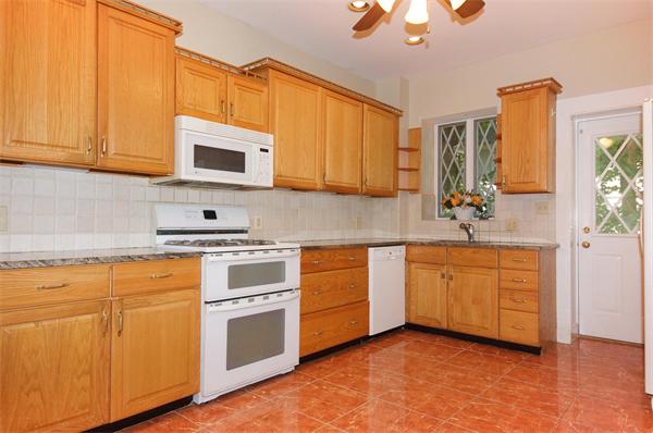 133 Eastbourne Road Newton, MA 02459 - Photo 6 of 21 Gallery Image 6