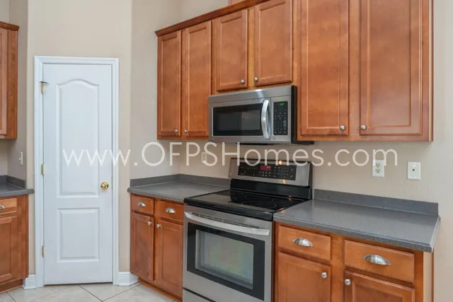 $2,300 | 1558 Venice Avenue, Fort Walton Beach, FL 32547