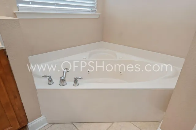 $2,300 | 1558 Venice Avenue, Fort Walton Beach, FL 32547