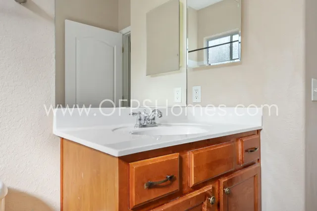 $2,300 | 1558 Venice Avenue, Fort Walton Beach, FL 32547