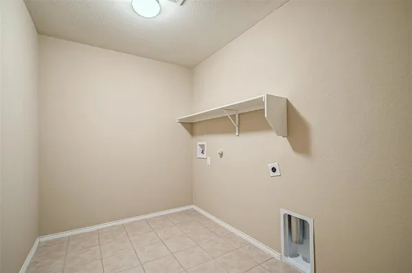 a view of utility room