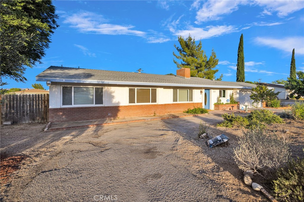 15177 Mendota Road North Apple Valley, CA 92307 - Photo 33 of 50 a front view of a house with a yard