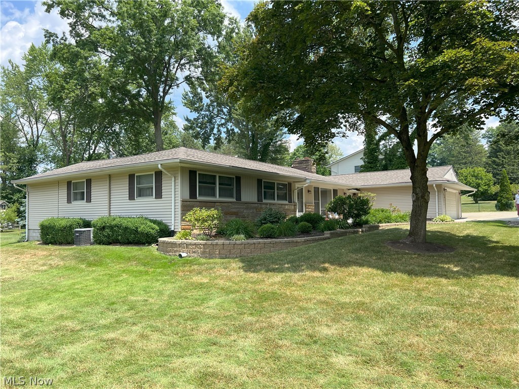 7325 Euclid Chardon Road Willoughby, OH 44094 - Photo 4 of 24 Single story home with a front yard and central AC