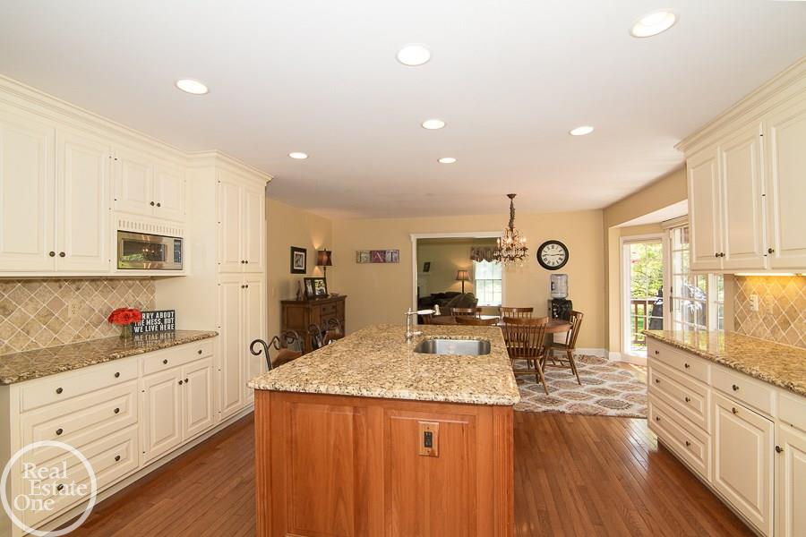 3240 Landview Drive Rochester, MI 48306 - Photo 7 of 31