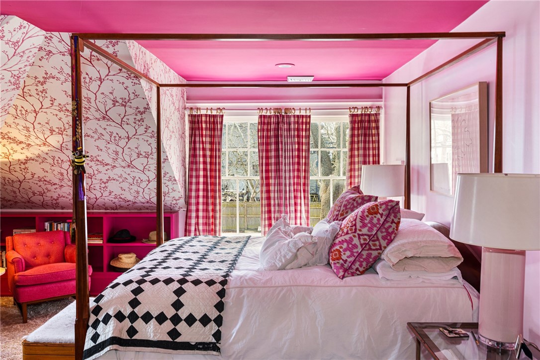 33 Everett Street Newport, RI 02840 - Photo 24 of 44 Primary en suite bedroom