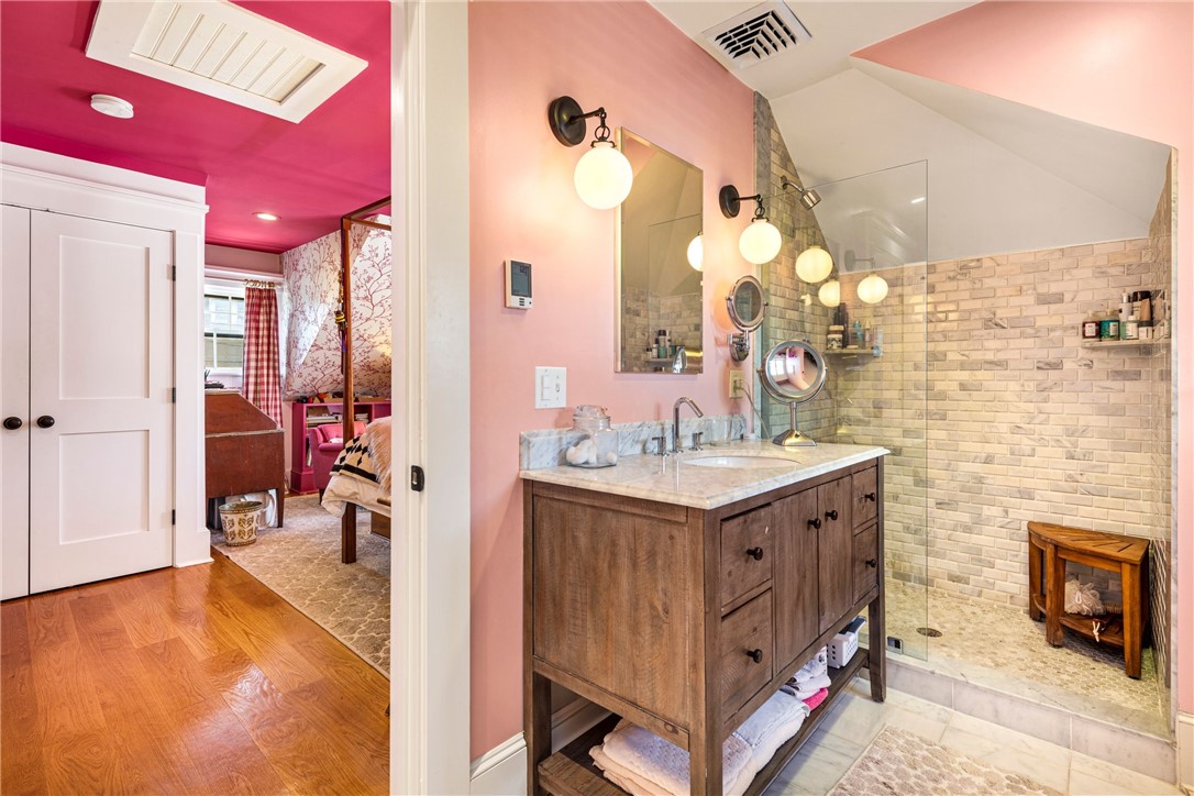 33 Everett Street Newport, RI 02840 - Photo 26 of 44 Primary bathroom