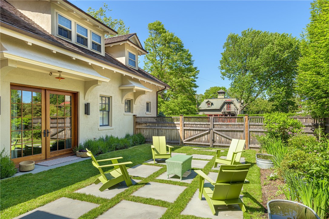 33 Everett Street Newport, RI 02840 - Photo 3 of 44 East garden, fenced in.