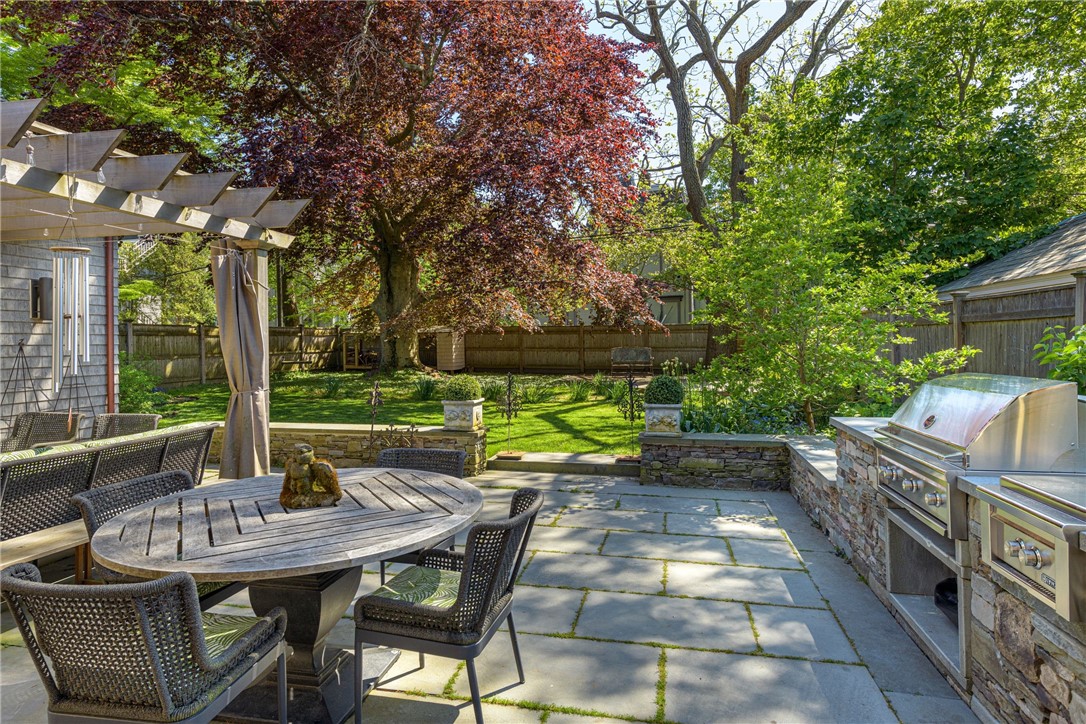 33 Everett Street Newport, RI 02840 - Photo 36 of 44 Built-in grill and stovetop for outdoor cooking