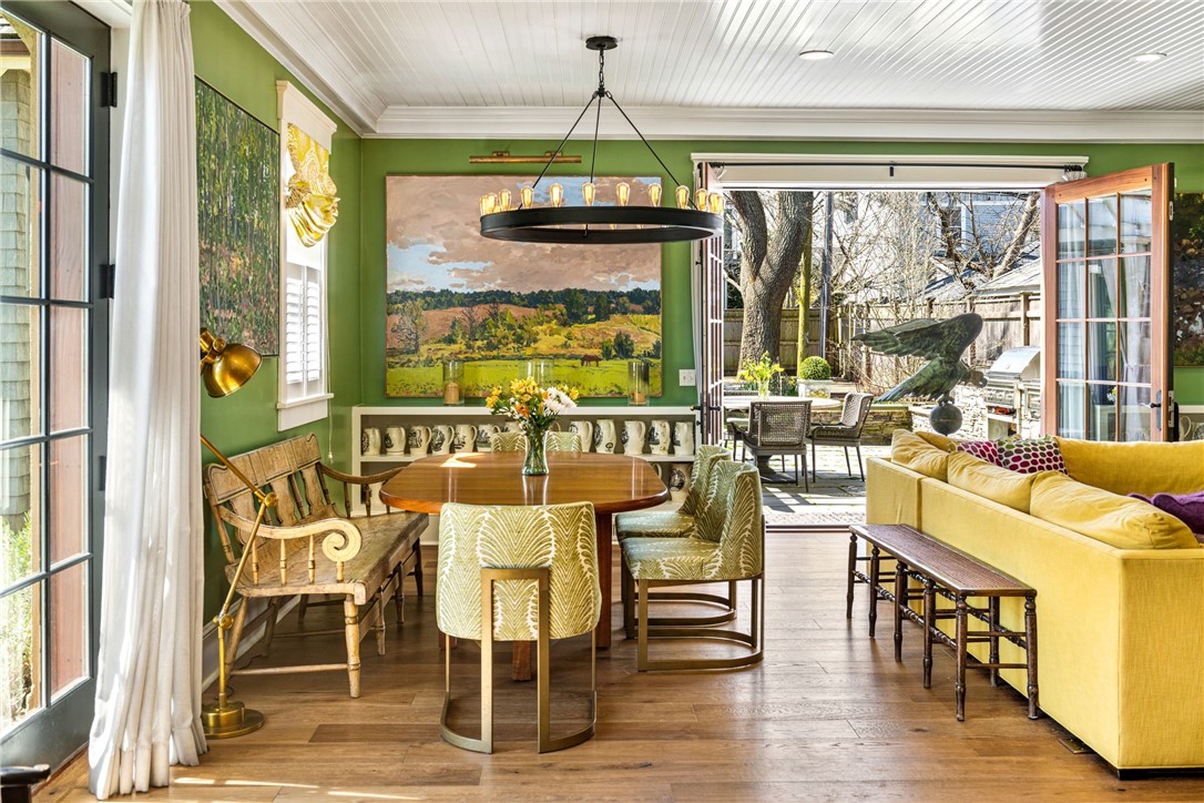 33 Everett Street Newport, RI 02840 - Photo 8 of 44 Comfortable dining area