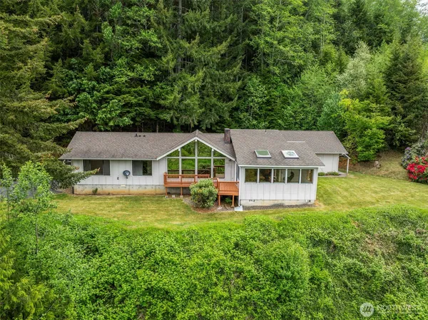 $490,000 | 1086 Highway 4, Cathlamet, WA 98612