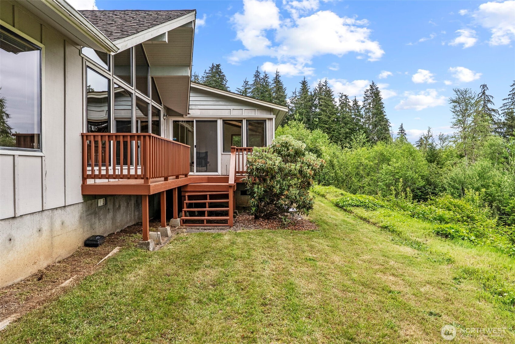 1086 Highway 4 Cathlamet, WA 98612 - Photo 33 of 40