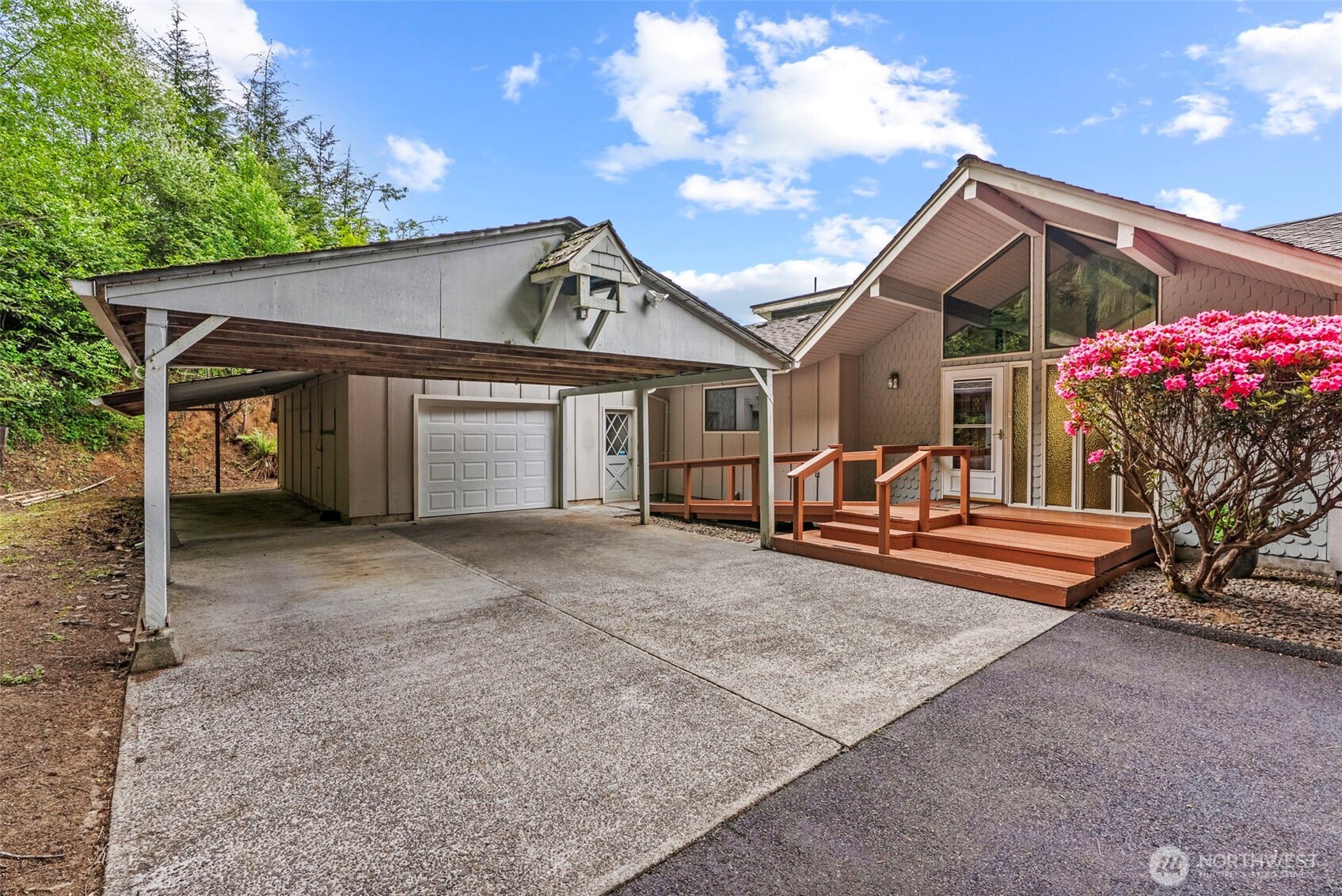 1086 Highway 4 Cathlamet, WA 98612 - Photo 7 of 40