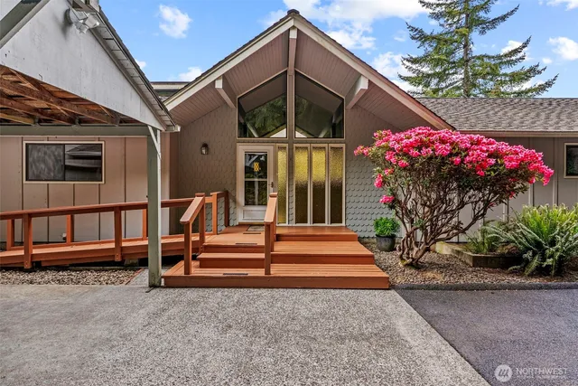 $495,000 | 1086 Highway 4, Cathlamet, WA 98612