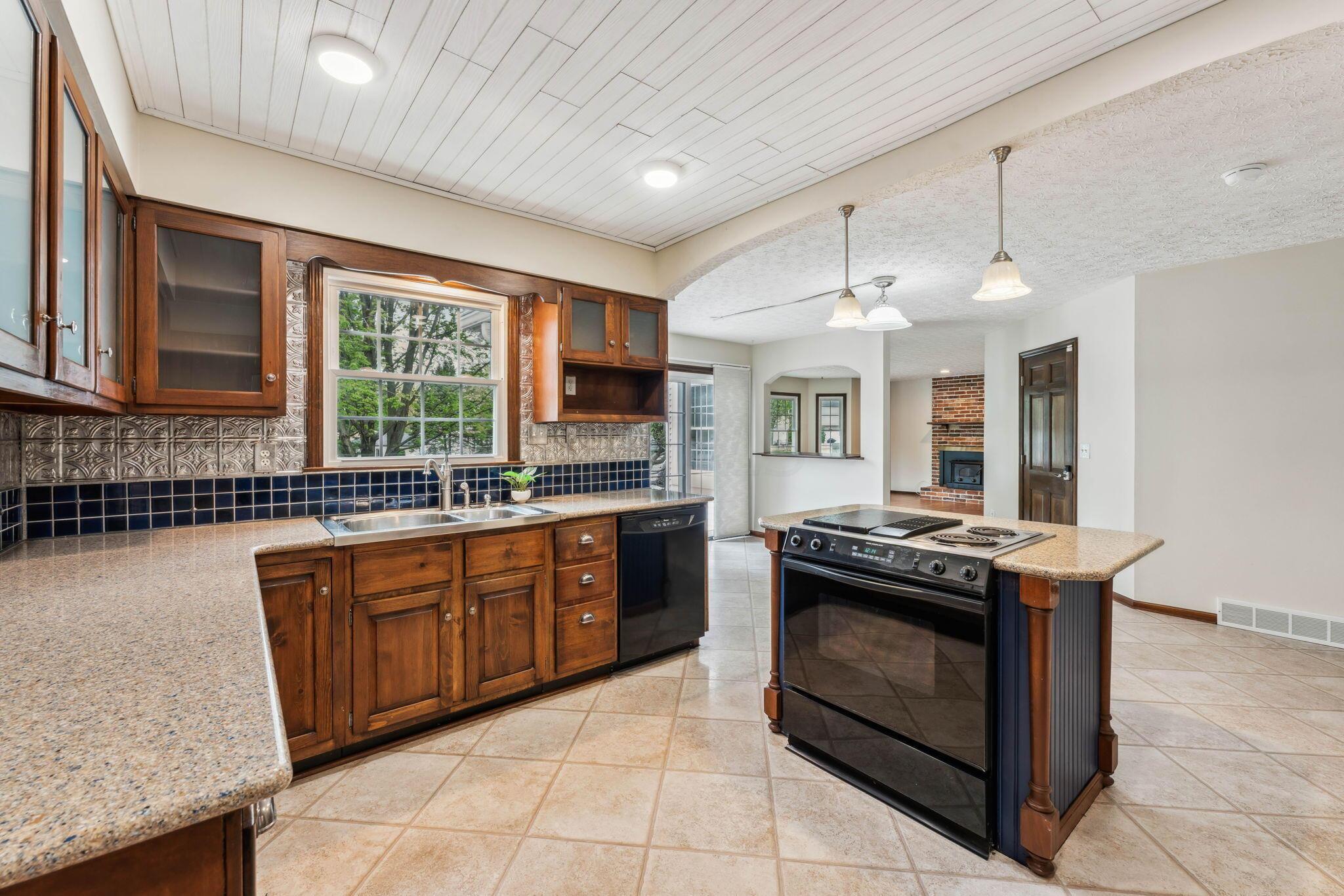 6381 South Sunbury Road Westerville, OH 43081 - Photo 14 of 51 Eat-In Kitchen
