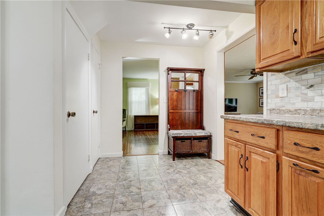 248 Wyndham Road Irondequoit, NY 14609 - Photo 11 of 32