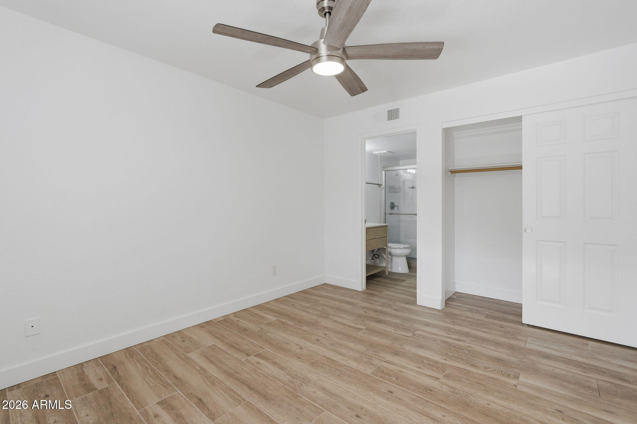 1720 East Thunderbird Road, Unit 2020 Phoenix, AZ 85022 - Photo 9 of 18 Primary Bedroom