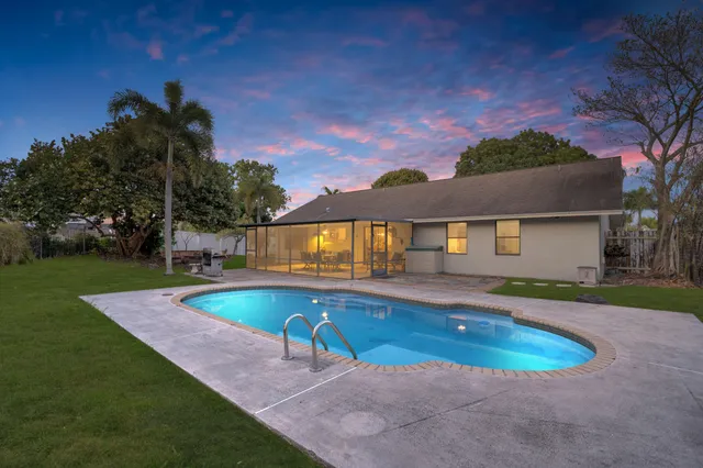 $569,000 | 26 Cedar Circle, Boynton Beach, FL 33436