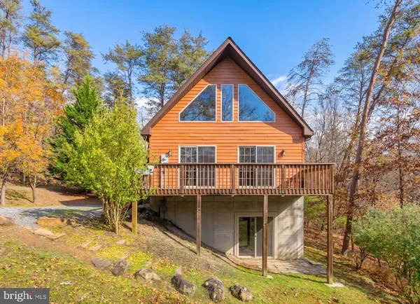 $399,000 | 575 Creekview Lane, Berkeley Springs, WV 25411