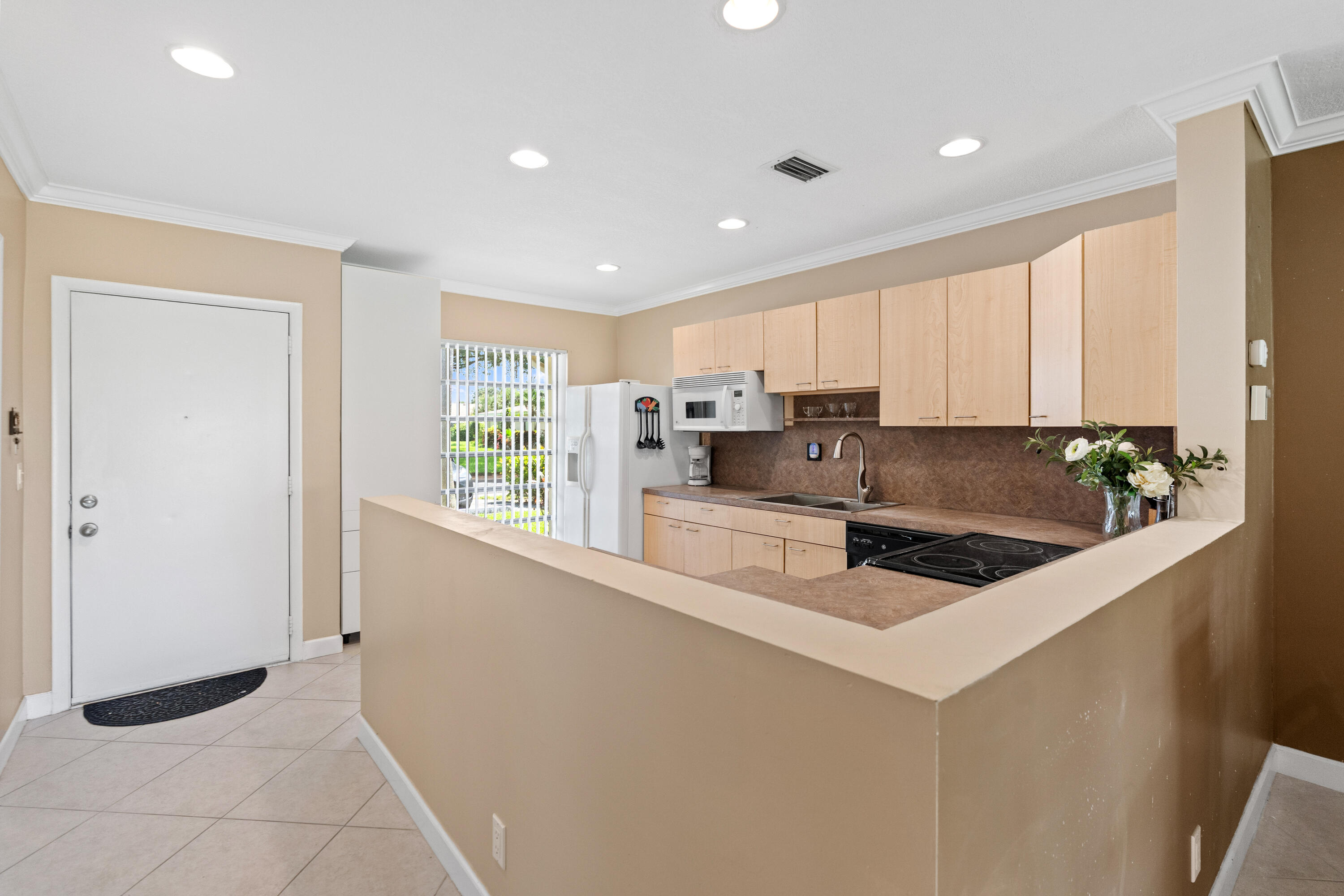 8666 Bella Vista Drive, Unit 111 Boca Raton, FL 33433 - Photo 4 of 44 DSC07764