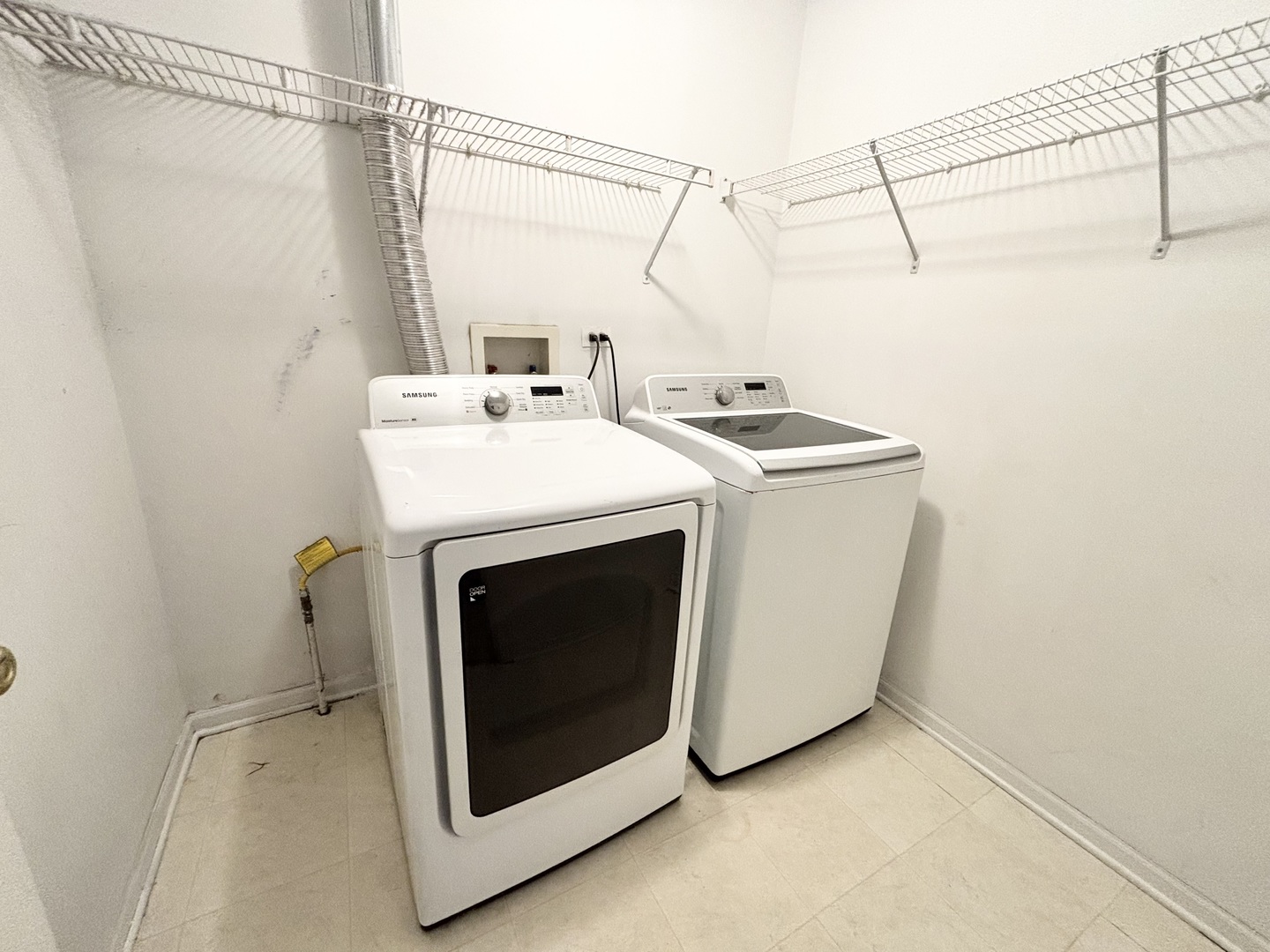 2428 Reflections Drive Aurora, IL 60502 - Photo 13 of 15 a utility room with dryer and washer