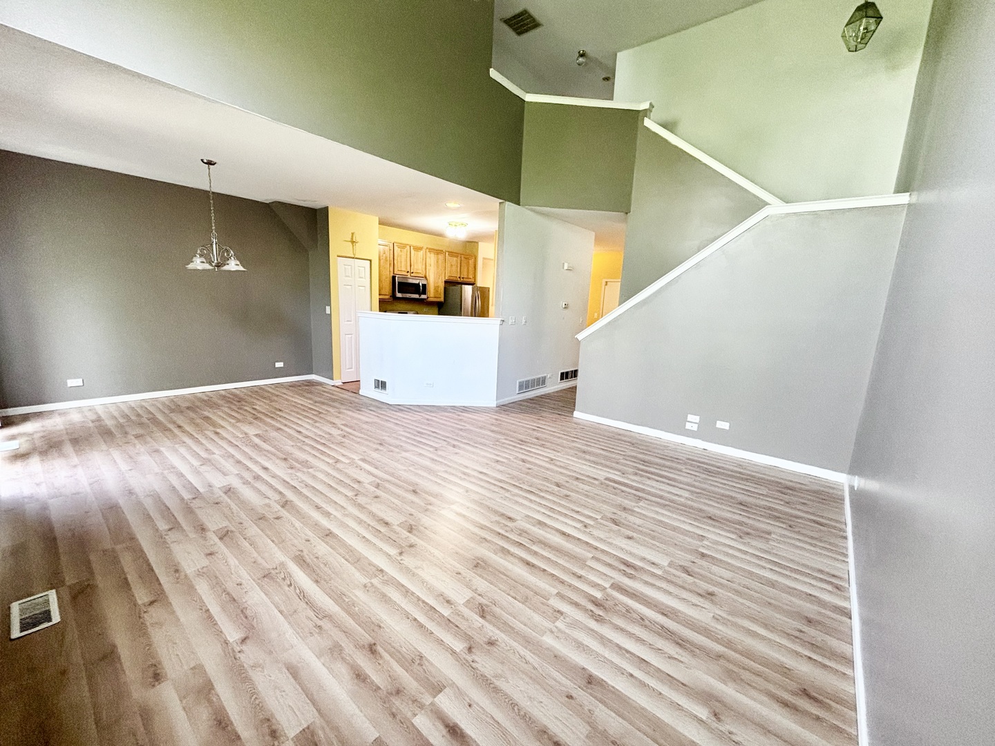 2428 Reflections Drive Aurora, IL 60502 - Photo 4 of 15 a view of a livingroom with wooden floor