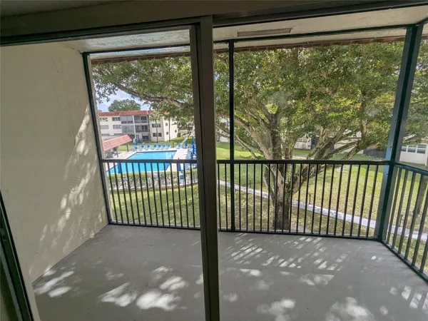 $1,700 | 9800 North Hollybrook Lake Drive, Unit 9303, Pembroke Pines, FL 33025