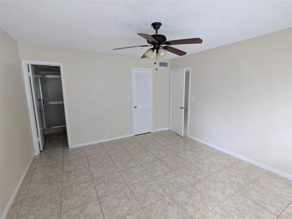 $1,700 | 9800 North Hollybrook Lake Drive, Unit 9303, Pembroke Pines, FL 33025