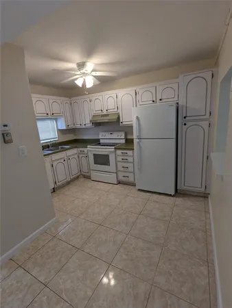 $1,700 | 9800 North Hollybrook Lake Drive, Unit 9303, Pembroke Pines, FL 33025