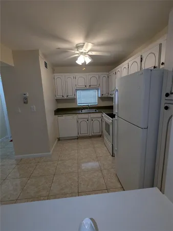 $1,700 | 9800 North Hollybrook Lake Drive, Unit 9303, Pembroke Pines, FL 33025