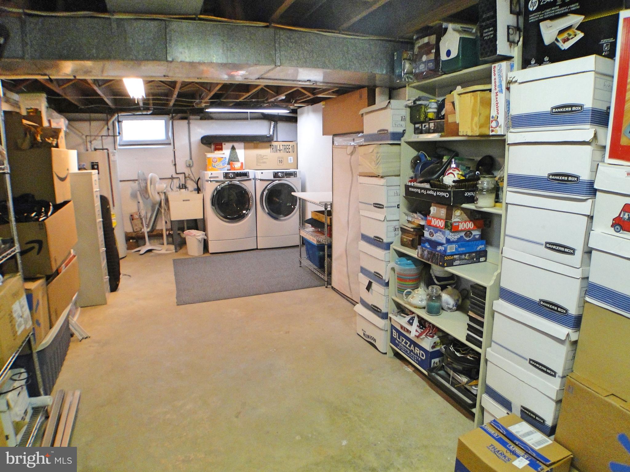 125 Beechwood Road Newtown Square, PA 19073 - Photo 26 of 34 125 Beechwood Rd, Newtown Square Laundry-Storage