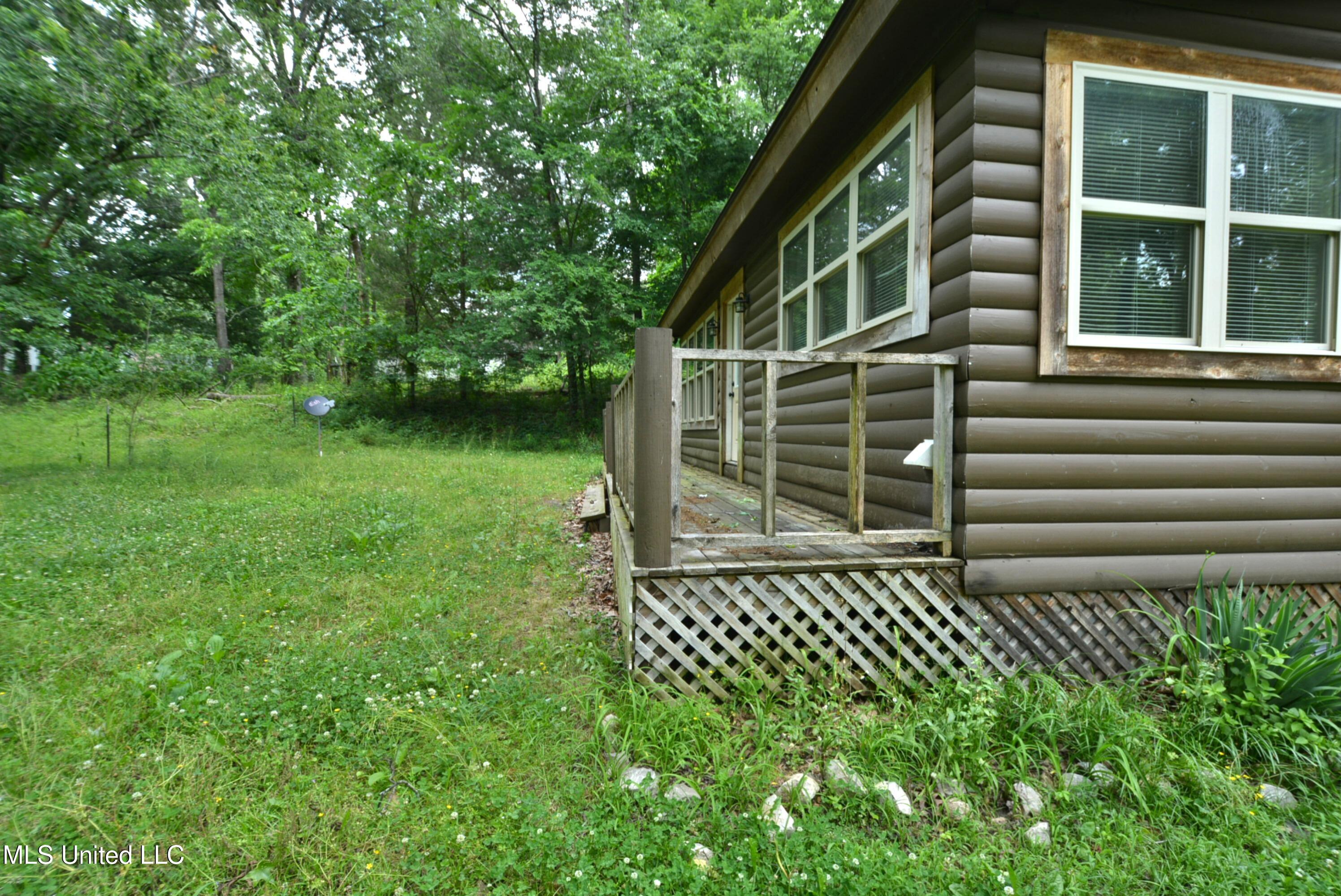 3490 Sherrod Road Nesbit, MS 38651 - Photo 27 of 29 Side porch