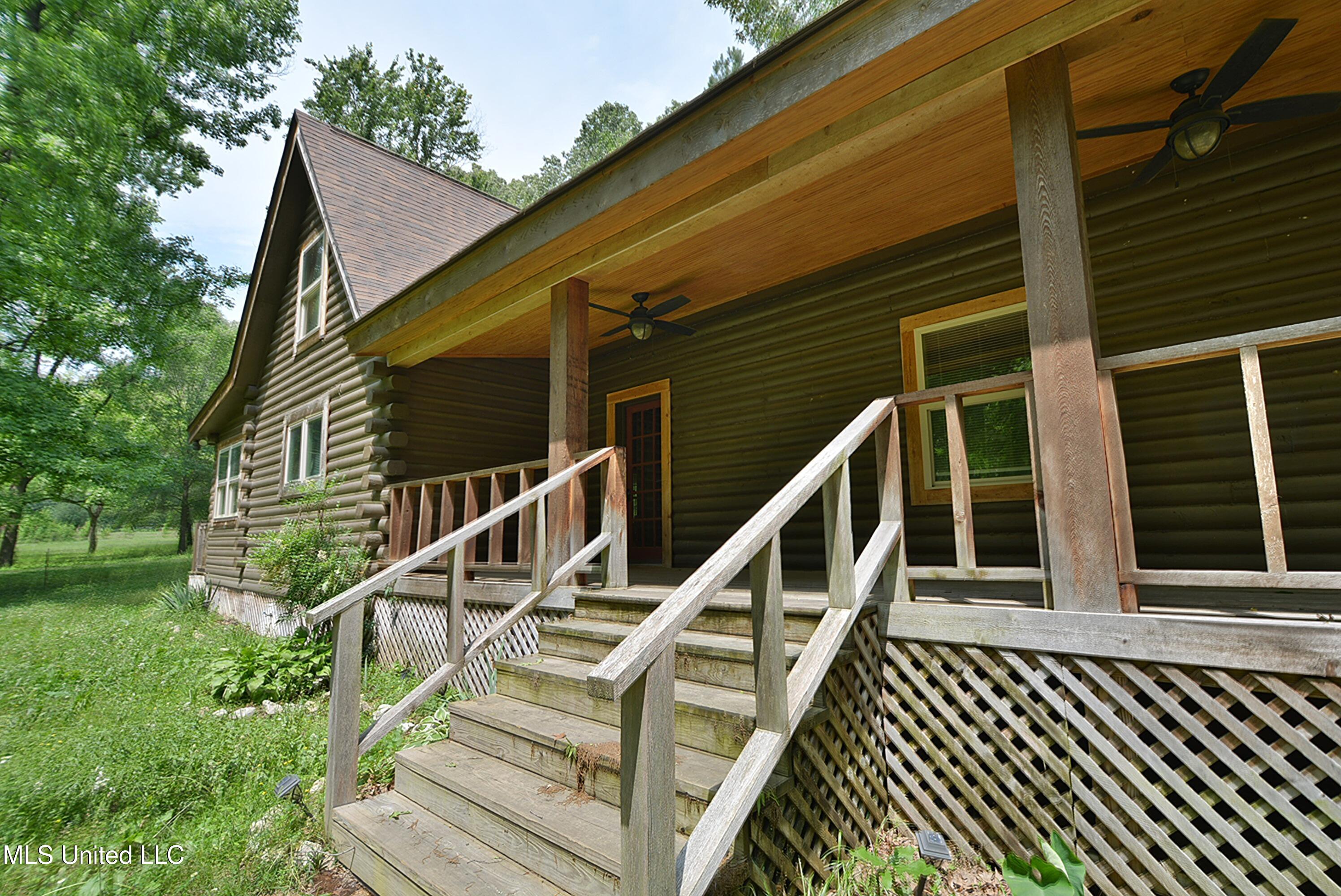 3490 Sherrod Road Nesbit, MS 38651 - Photo 5 of 29 Front porch 1