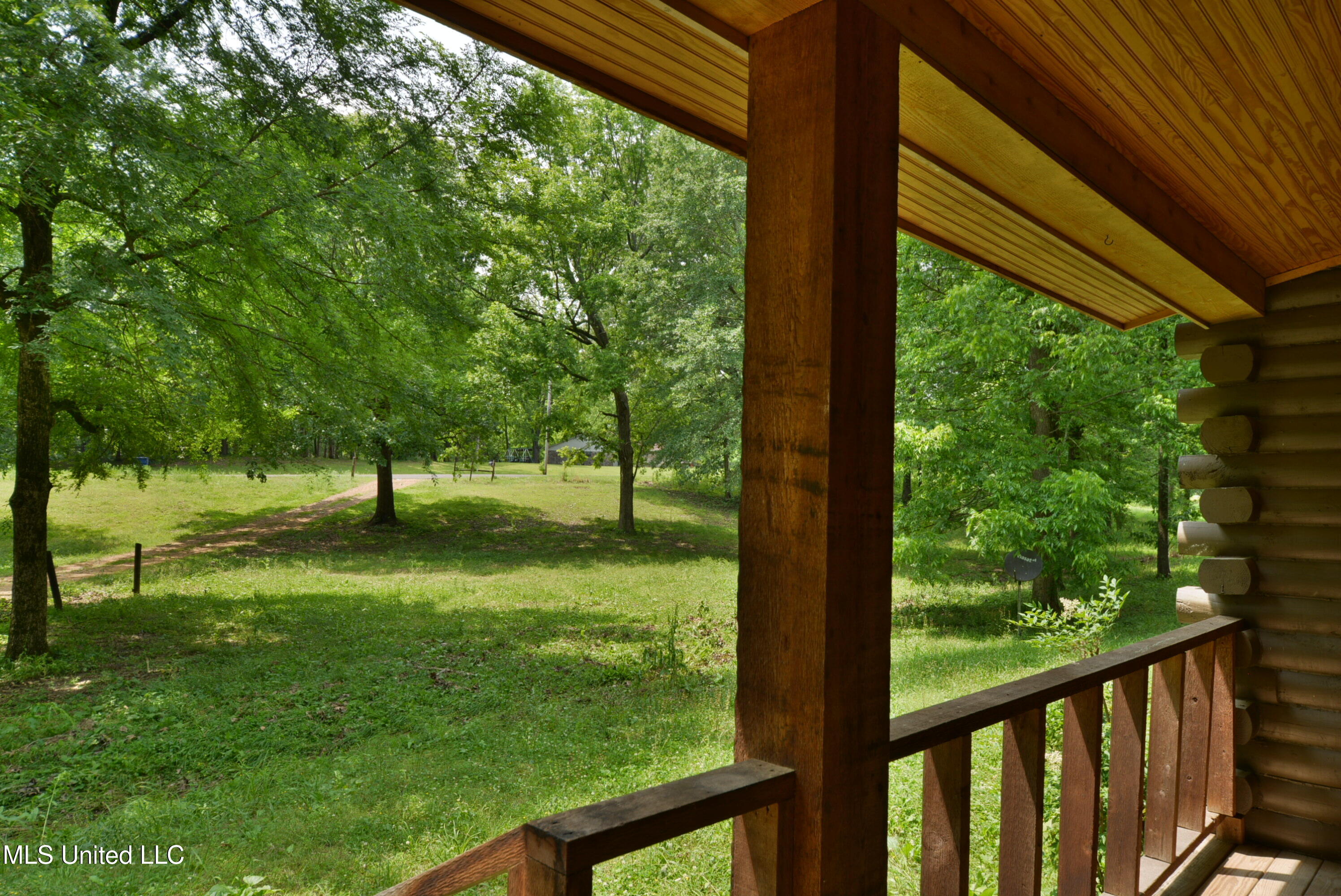 3490 Sherrod Road Nesbit, MS 38651 - Photo 6 of 29 Front porch 2