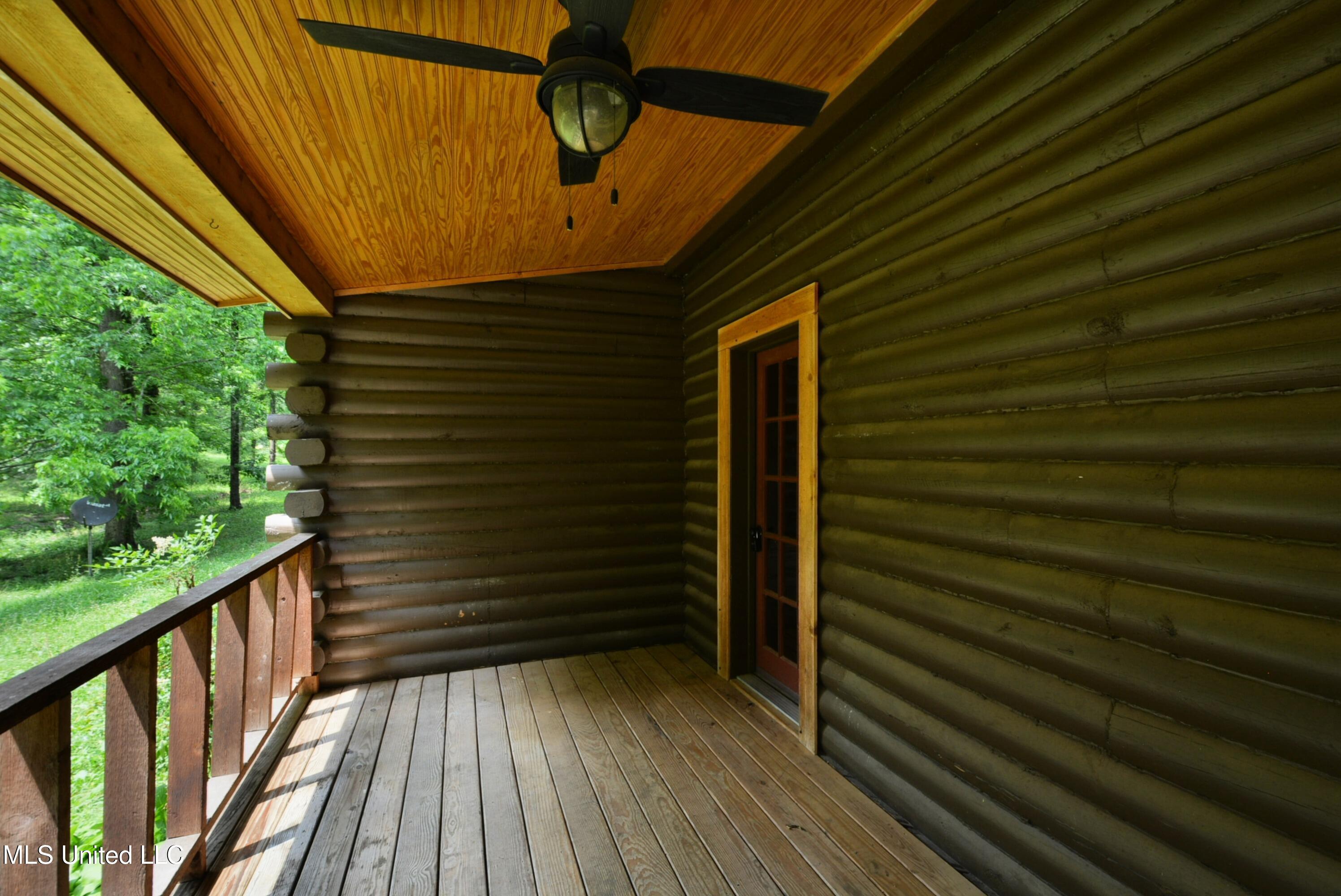 3490 Sherrod Road Nesbit, MS 38651 - Photo 7 of 29 Front porch 3