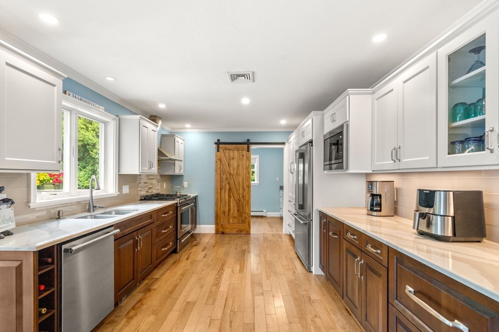 359 Holly Road Marshfield, MA 02050 - Photo 11 of 42 Gallery Image 11