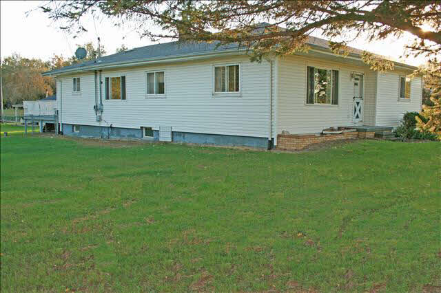 8575 Colf Road Carleton, MI 48117 - Photo 3 of 23 20422450-2.JPG