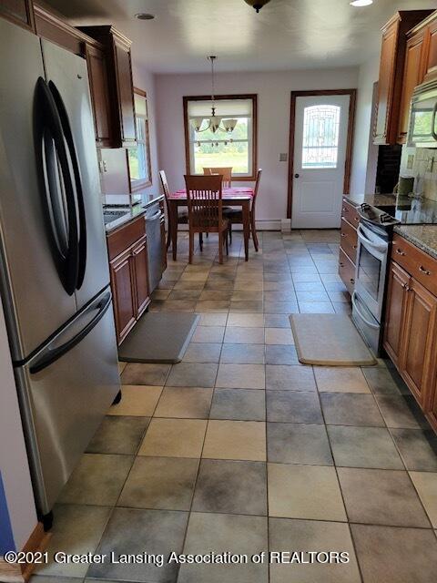 6461 West Howe Road Dewitt, MI 48820 - Photo 3 of 34 Kitchen from Entry