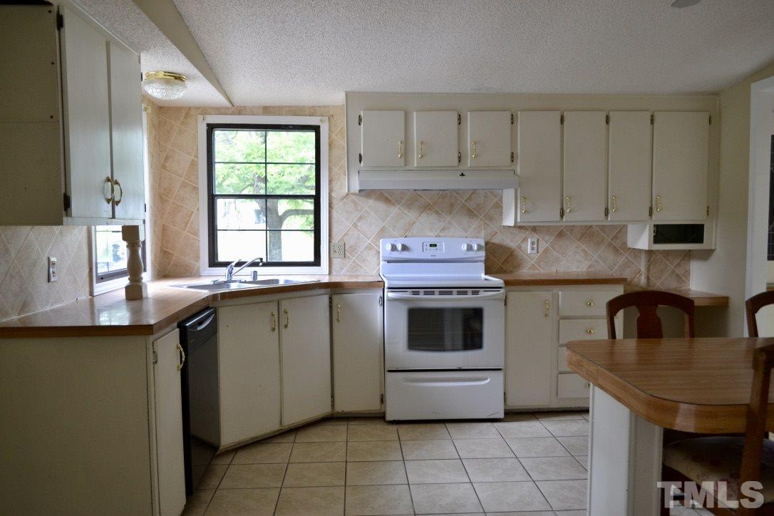 8363 Raleigh Road Benson, NC 27504 - Photo 9 of 24 Gallery Image 9