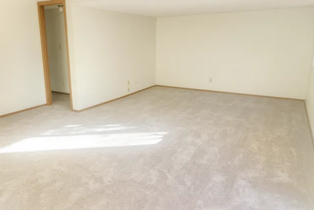 $2,600 | 9 Heights Road Northeast, St. Michael, MN 55376