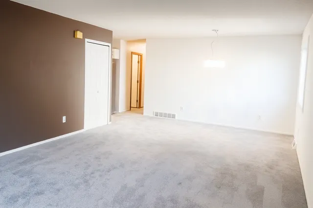 $2,600 | 9 Heights Road Northeast, St. Michael, MN 55376