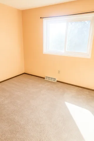 $2,600 | 9 Heights Road Northeast, St. Michael, MN 55376