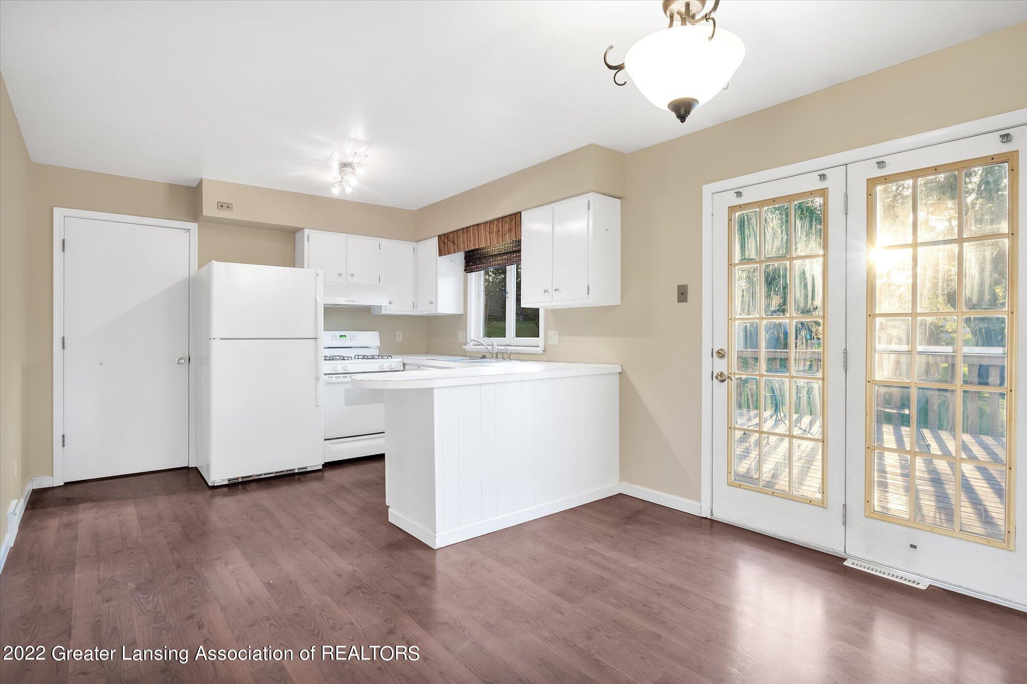 7991 Williams Road Lansing, MI 48911 - Photo 16 of 34 Dining/Kitchen