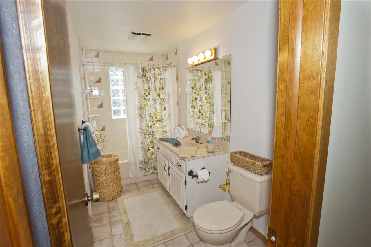 2107 Island View Road Traverse City, MI 49686 - Photo 21 of 36 1798441-20.JPG
