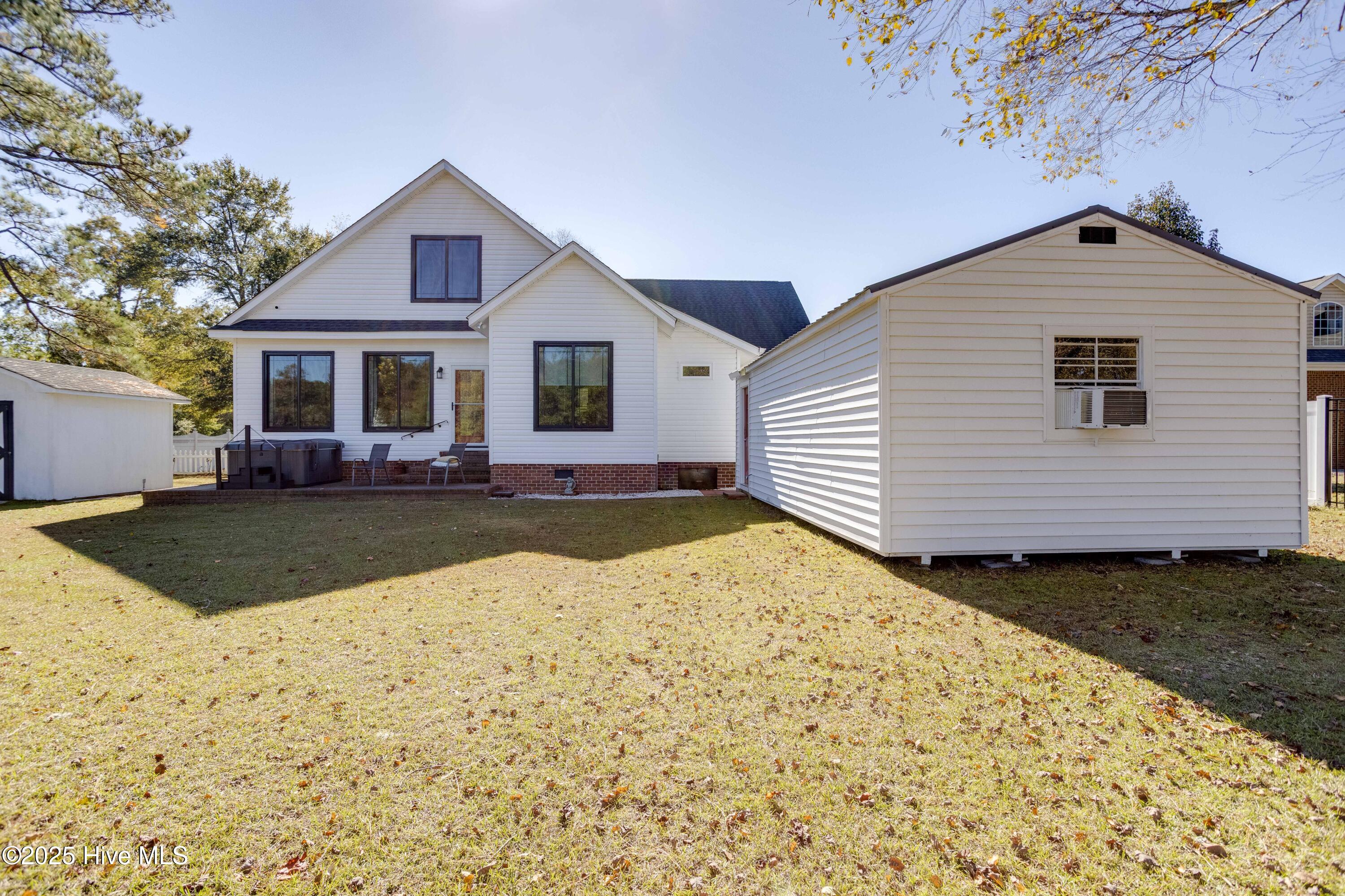 112 Raccoon Run Washington, NC 27889 - Photo 7 of 55 112 Raccoon Run rear view 1