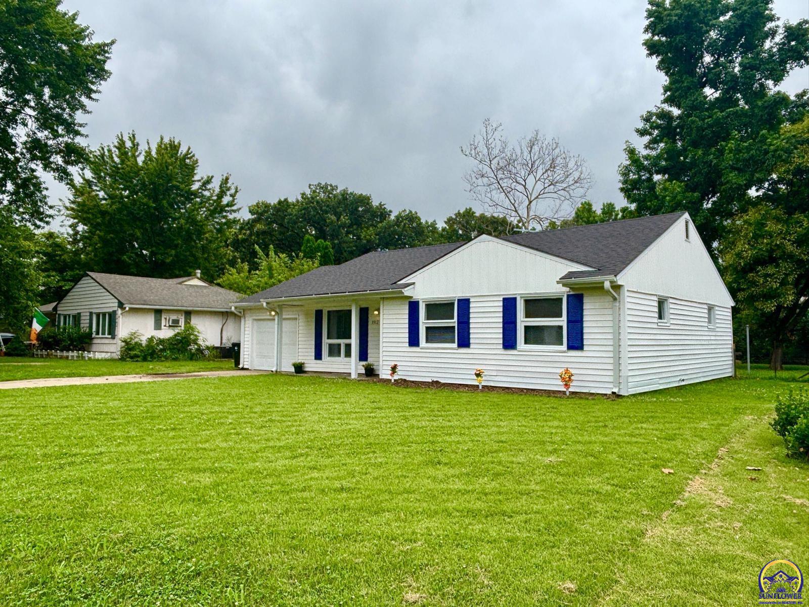3912 Southwest 26th Street Topeka, KS 66614 - Photo 2 of 19