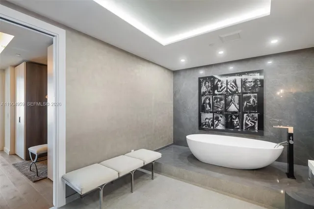 $17,900,000 | 100 South Pointe Drive, Unit 3203, Miami Beach, FL 33139