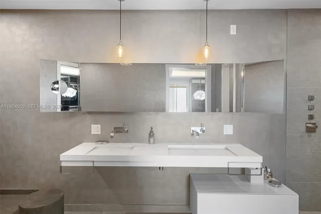 $17,900,000 | 100 South Pointe Drive, Unit 3203, Miami Beach, FL 33139