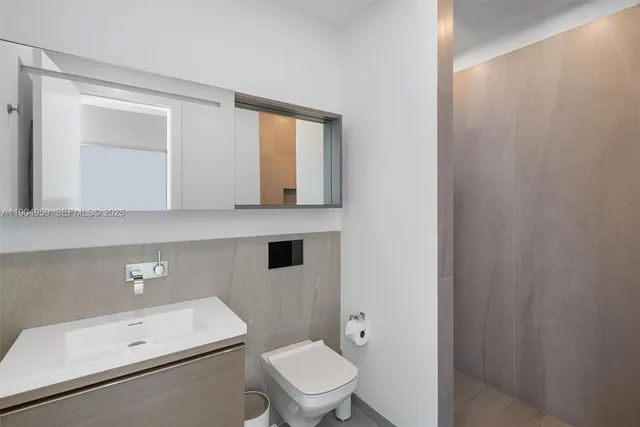 $17,900,000 | 100 South Pointe Drive, Unit 3203, Miami Beach, FL 33139