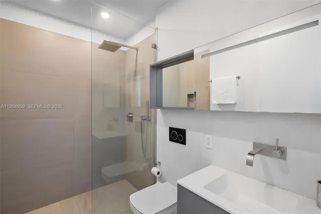 $17,900,000 | 100 South Pointe Drive, Unit 3203, Miami Beach, FL 33139