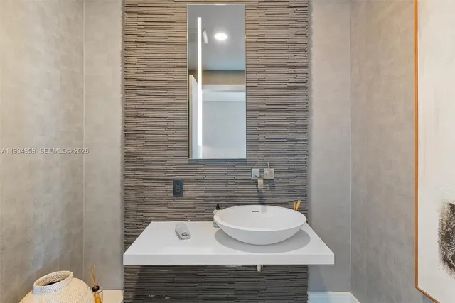 $17,900,000 | 100 South Pointe Drive, Unit 3203, Miami Beach, FL 33139